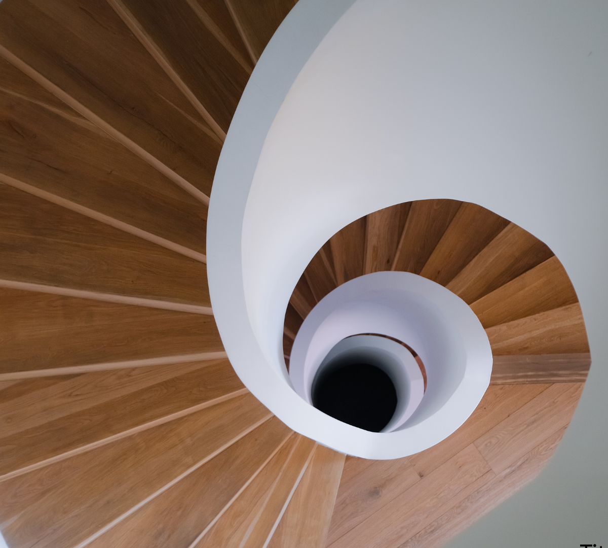 Ontdek hoe de Golden Ratio symmetrie en balans in het gezicht bepaalt en jouw natuurlijke schoonheid kan versterken.